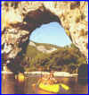 En cano� sous le Pont d'Arc ...
